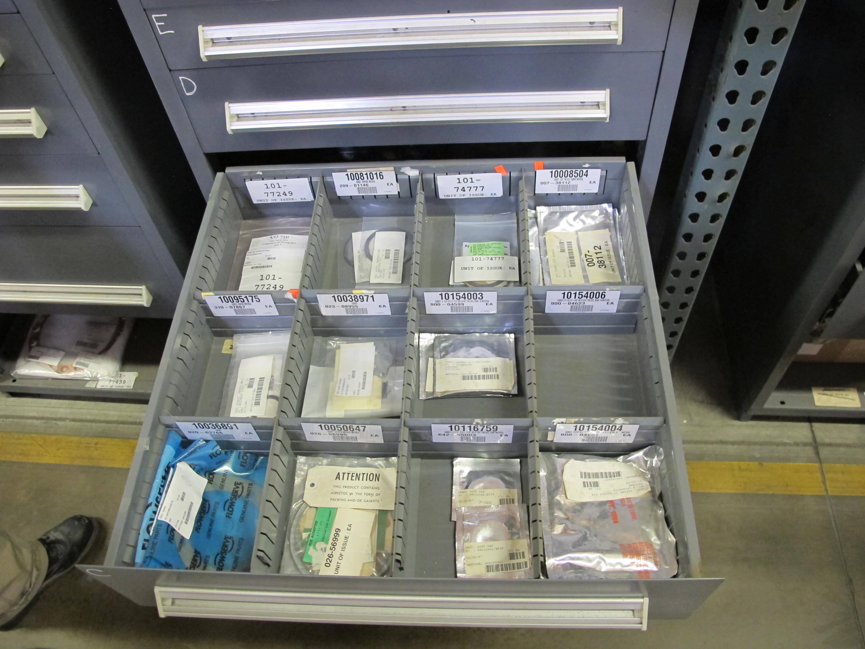 STANLEY VIDMAR HEAVY DUTY 5-DRAWER PARTS CABINET W/ CONTENTS (W-50) LOADING & HANDLING FEE $25-